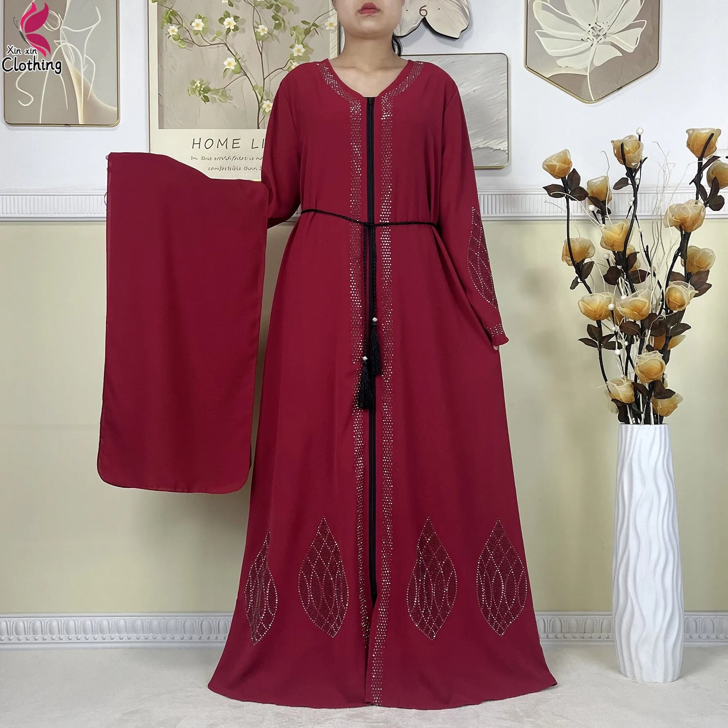 Elegant Long-Sleeve Muslim Abaya with Turban – Chain Detail & Modest Fit