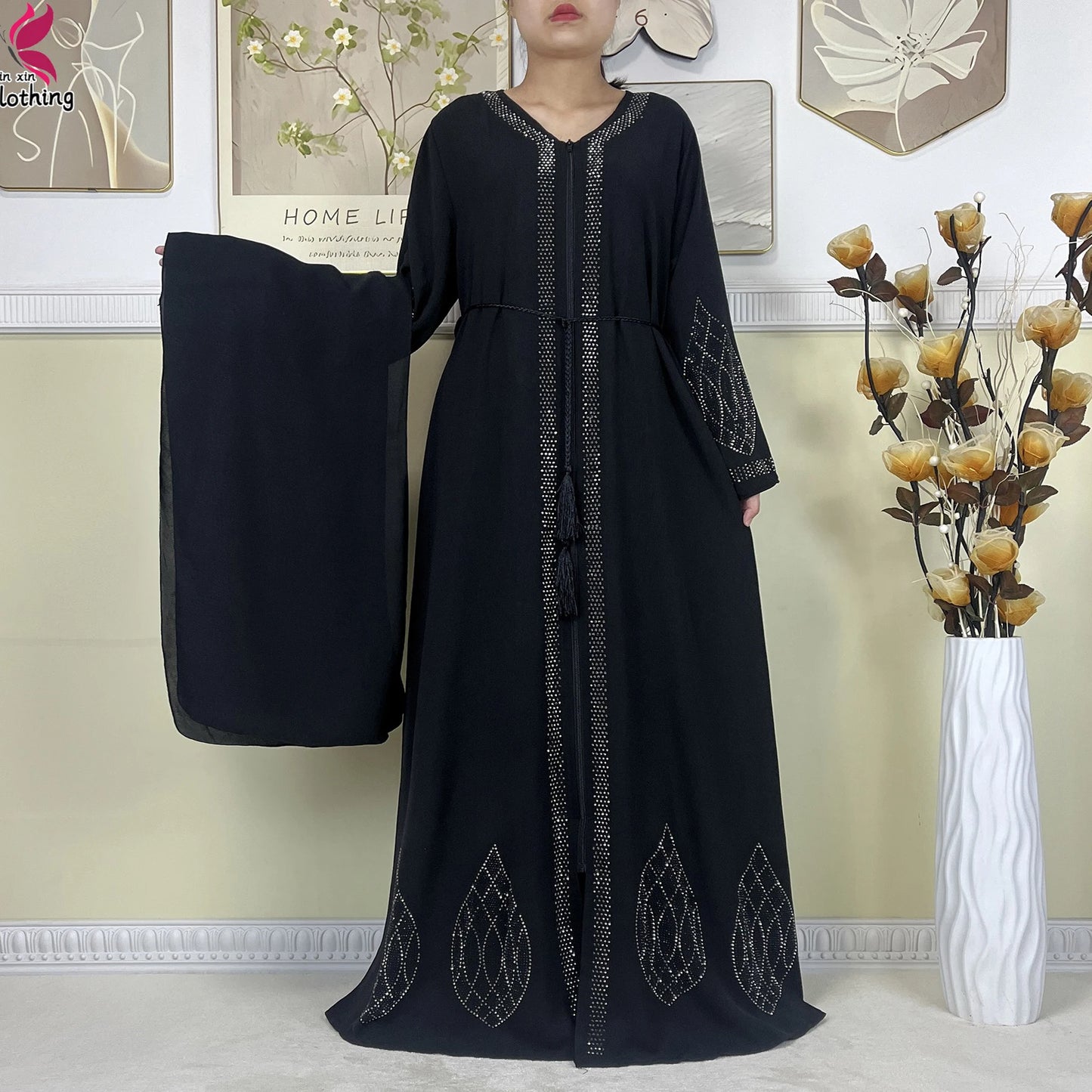 Elegant Long-Sleeve Muslim Abaya with Turban – Chain Detail & Modest Fit