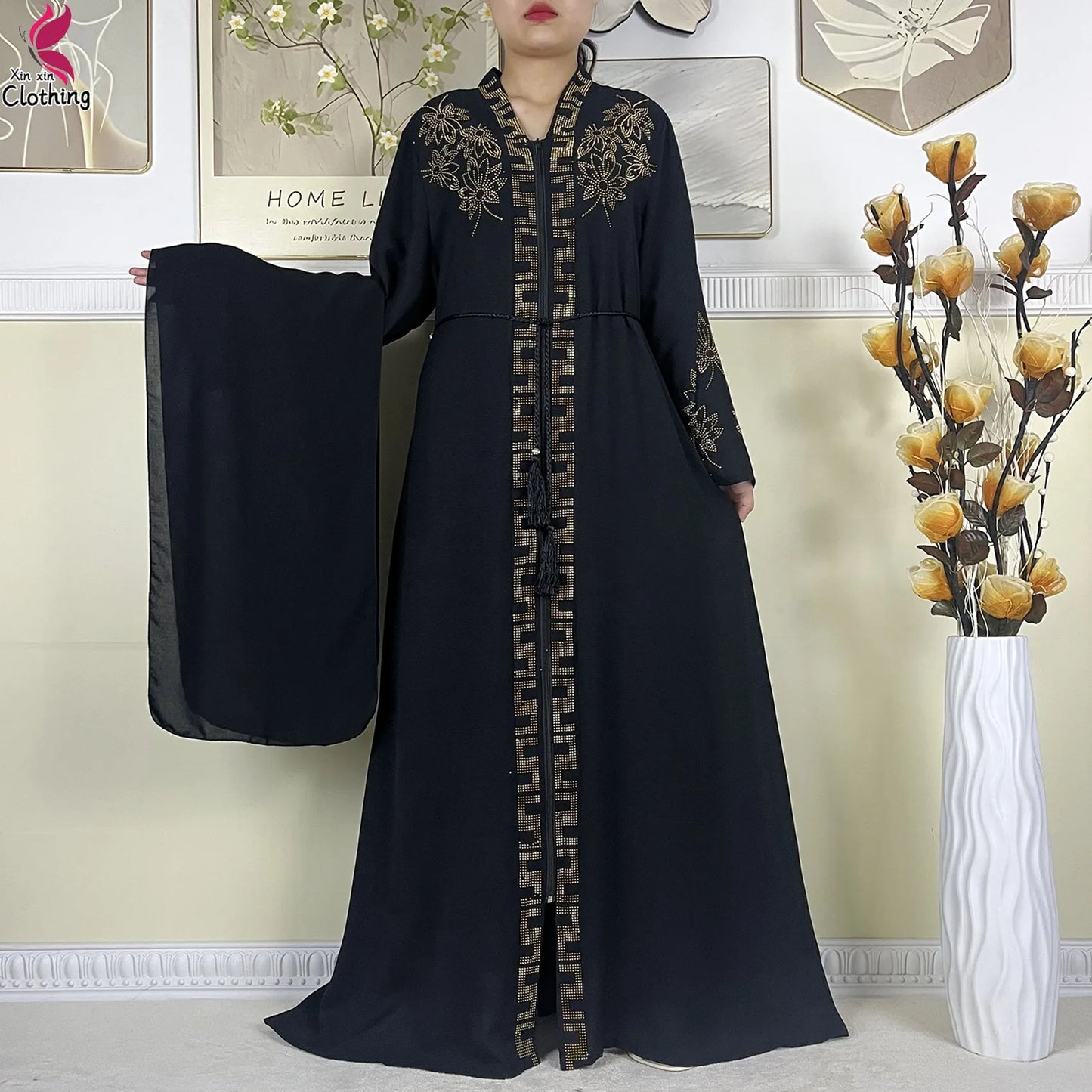 Elegant Long-Sleeve Muslim Abaya with Turban – Chain Detail & Modest Fit