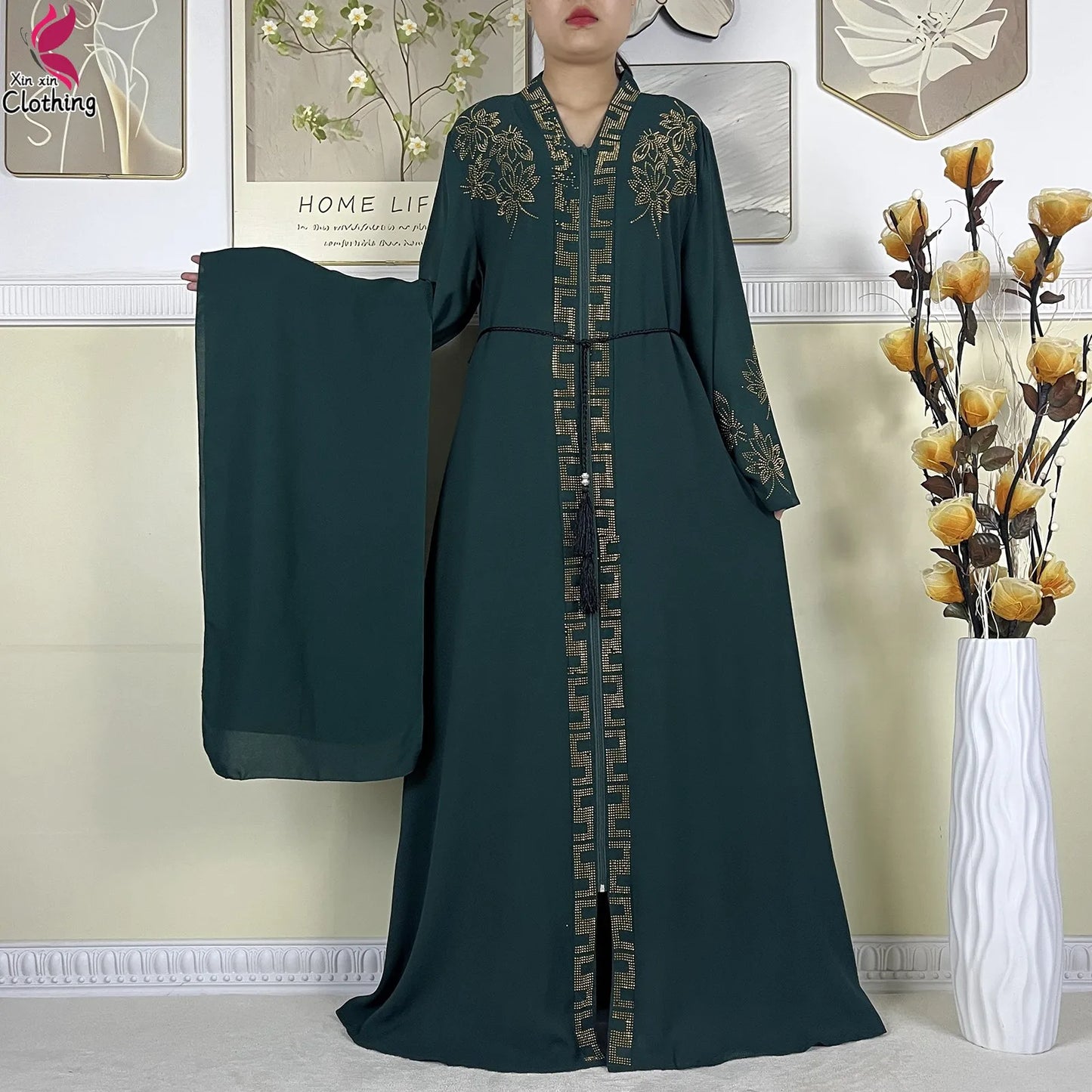 Elegant Long-Sleeve Muslim Abaya with Turban – Chain Detail & Modest Fit