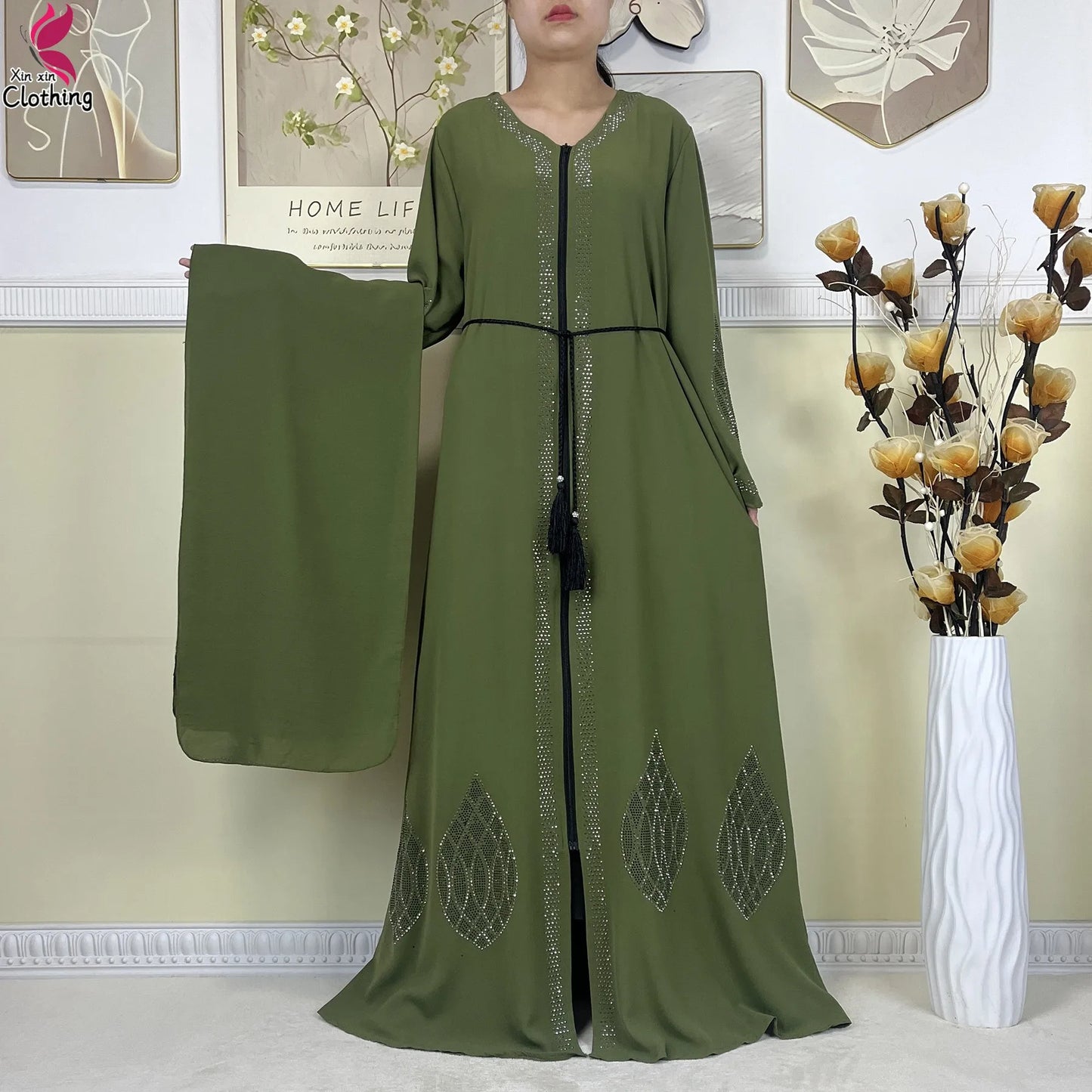 Elegant Long-Sleeve Muslim Abaya with Turban – Chain Detail & Modest Fit