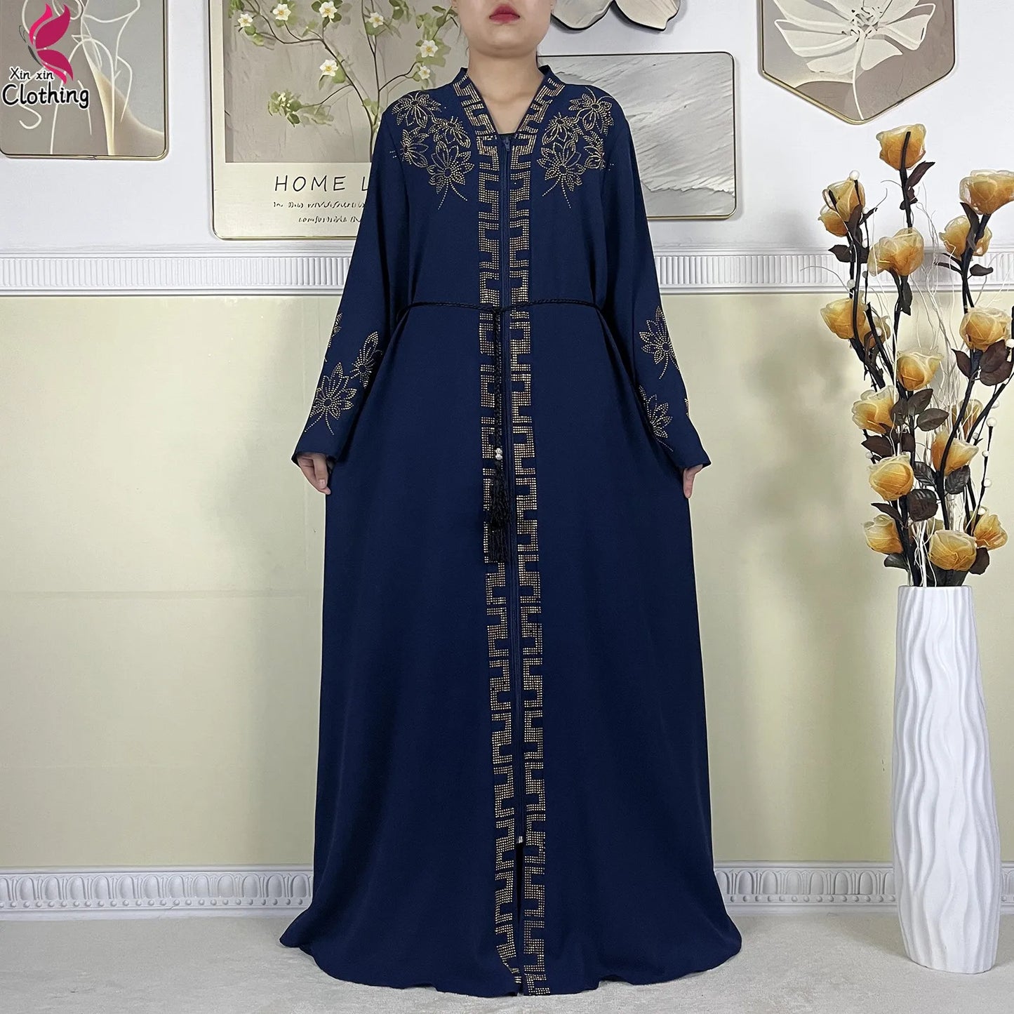 Elegant Long-Sleeve Muslim Abaya with Turban – Chain Detail & Modest Fit