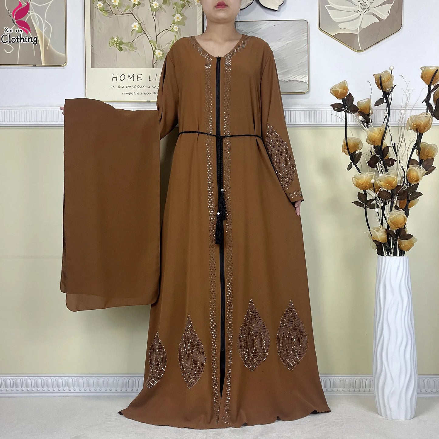Elegant Long-Sleeve Muslim Abaya with Turban – Chain Detail & Modest Fit