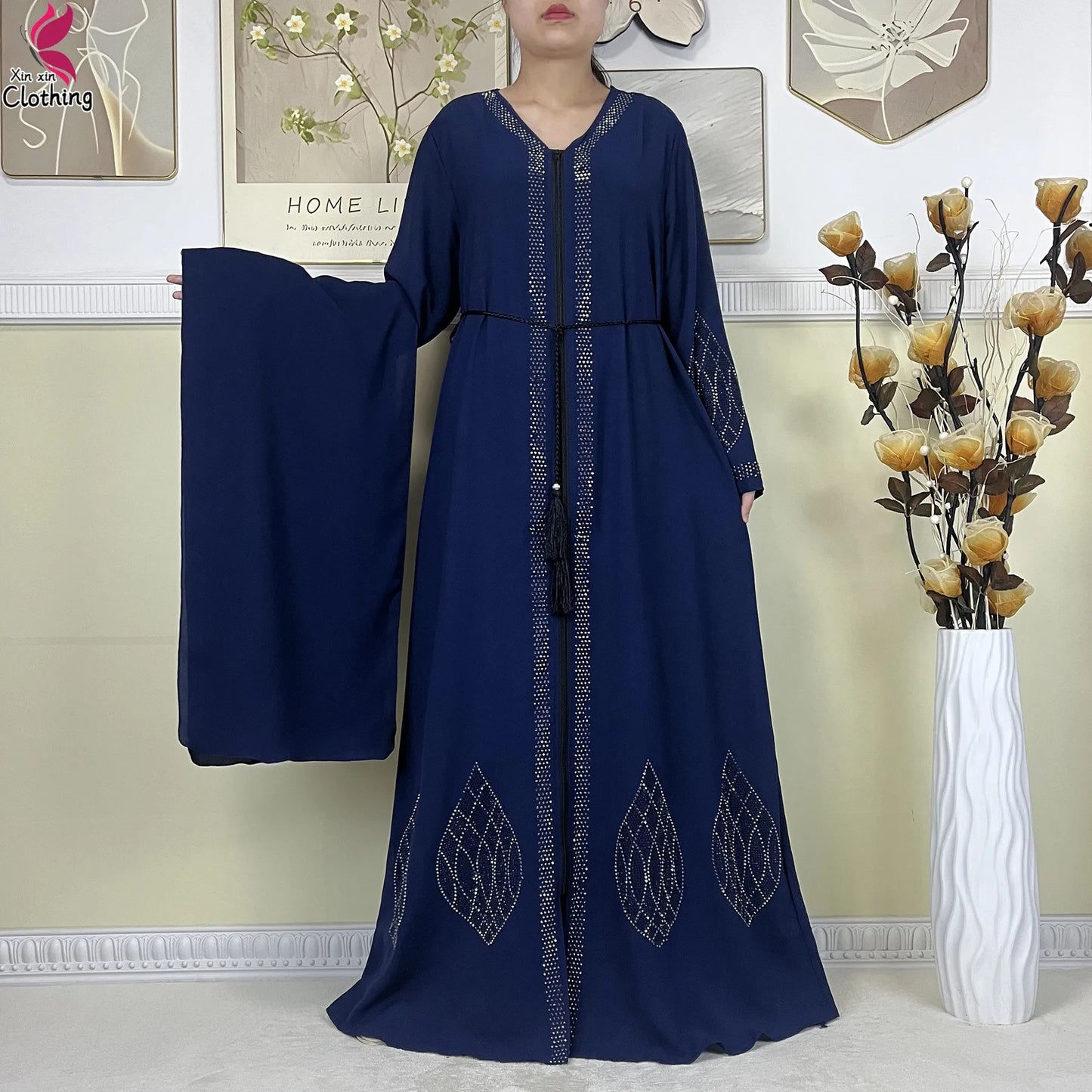 Elegant Long-Sleeve Muslim Abaya with Turban – Chain Detail & Modest Fit