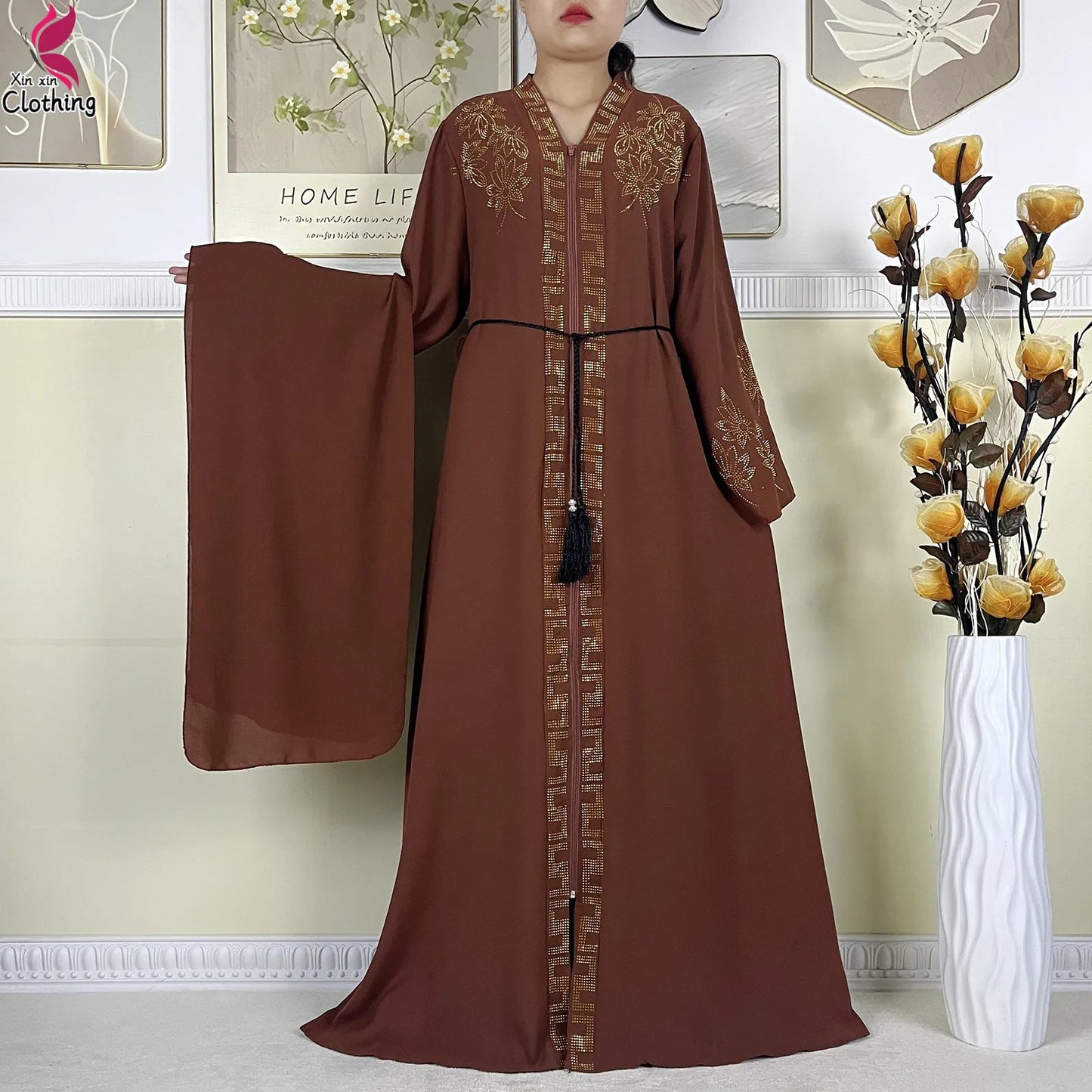 Elegant Long-Sleeve Muslim Abaya with Turban – Chain Detail & Modest Fit