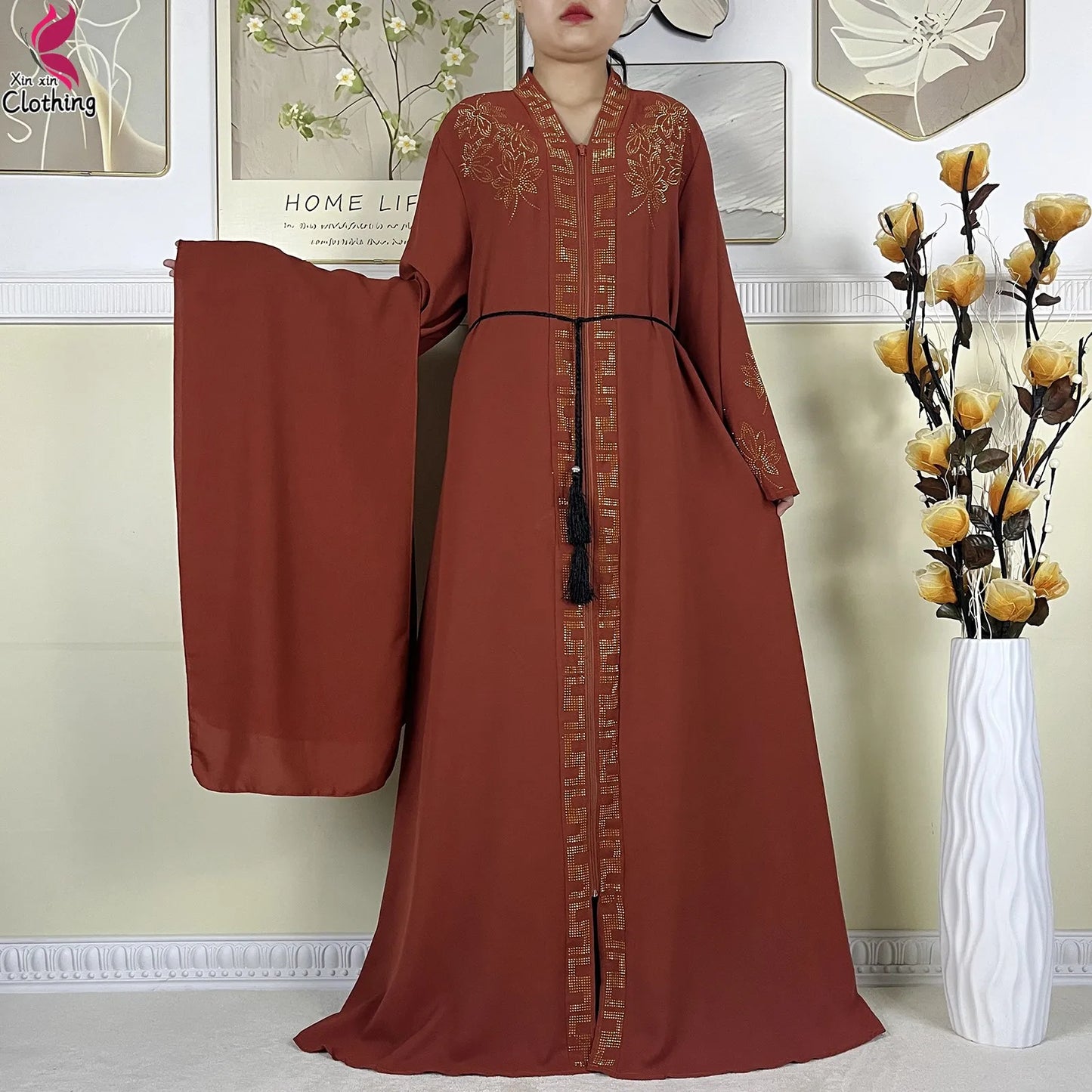 Elegant Long-Sleeve Muslim Abaya with Turban – Chain Detail & Modest Fit